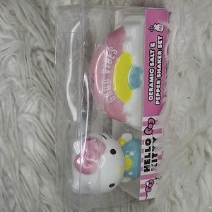 Hello Kitty Colorful Salt & Pepper Shaker Set NWT but has callouts